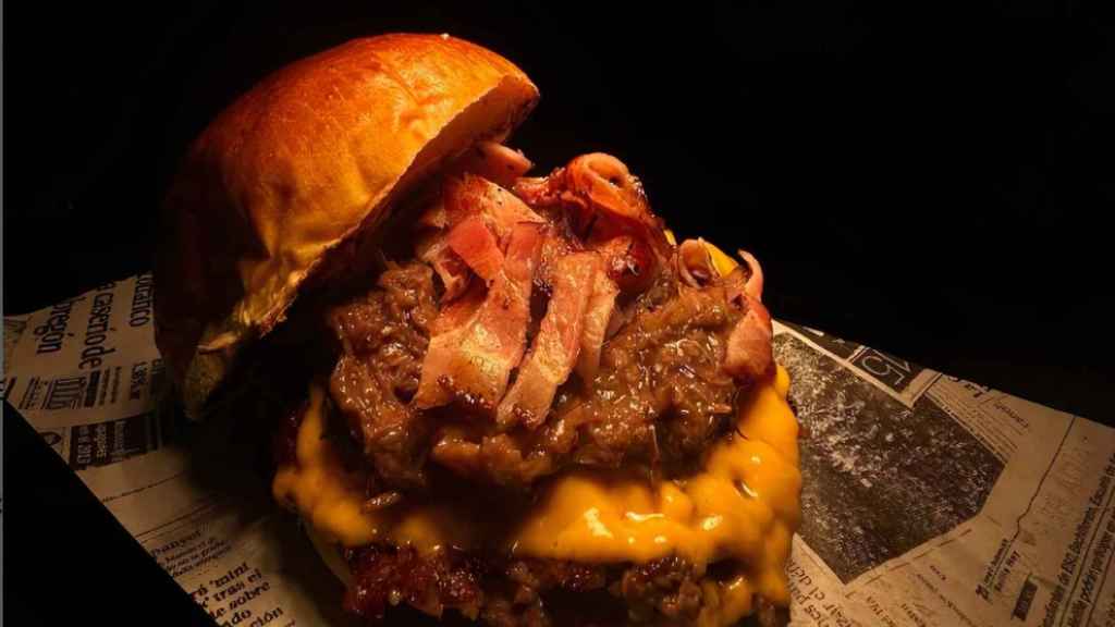 Hamburguesa ganadora de Burger Combat 2024.