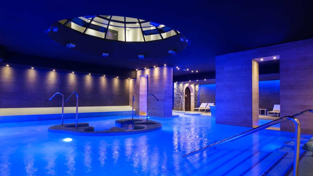 Piscina termal del Hotel Castilla Termal Burgo de Osma.