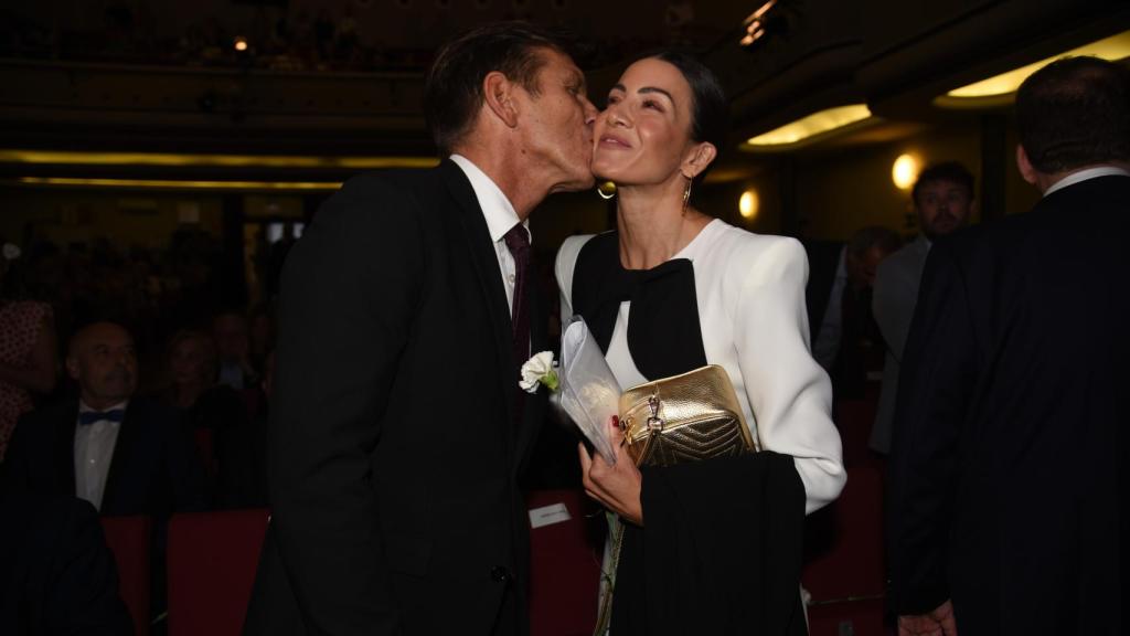 Manuel Díaz 'El Cordobés' y Virginia Troconis, en el pregón de Córdoba.