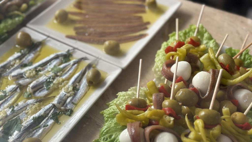 Los pinchos y las anchoas de El Bodegón.