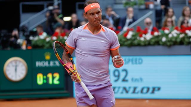 Rafa Nadal celebra un punto frente a Darwin Blanch.