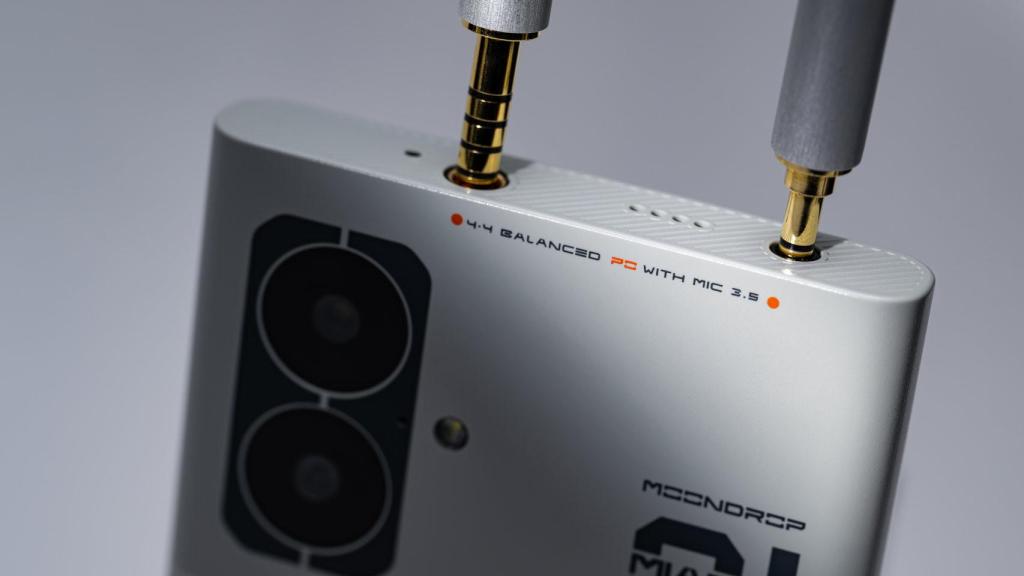 El Moondrop MIAD 01 tiene dos salidas de audio, una de ellas balanceada