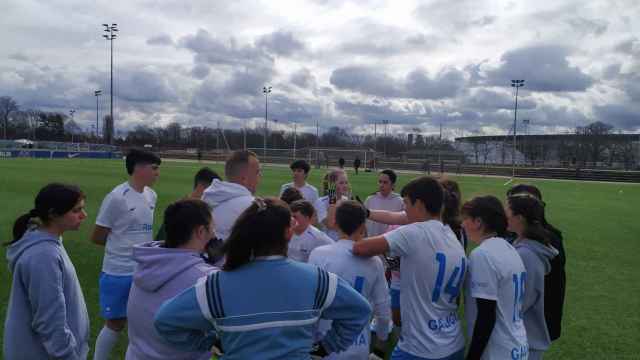 Partido de fútbol gaélico de categorías infantiles.