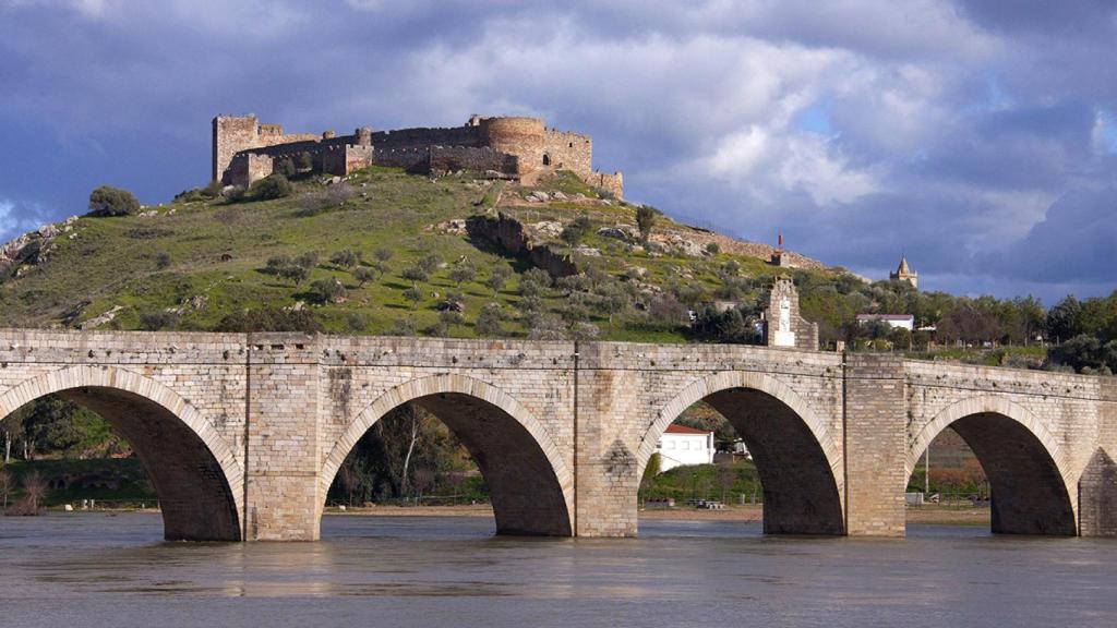 Castillo y puente romano de Medellín, Badajoz.