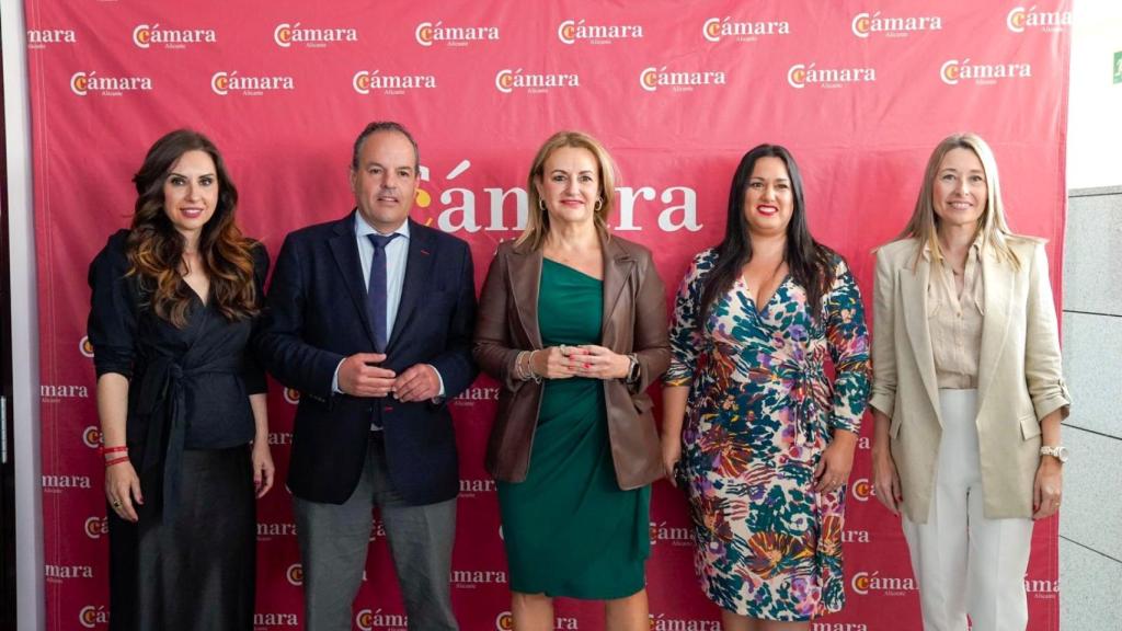 La Cámara de Alicante y la Conselleria de Comercio han presentado en Alicante el análisis del sector.