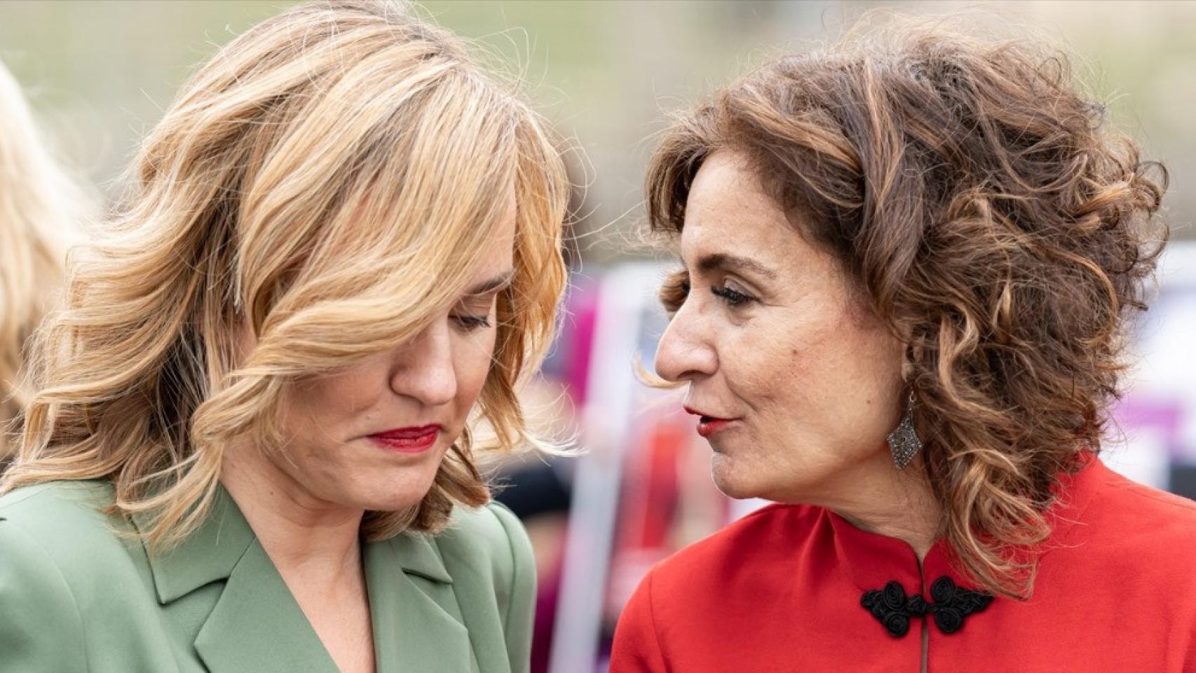 La ministra Pilar Alegría y la vicepresidenta María Jesús Montero.
