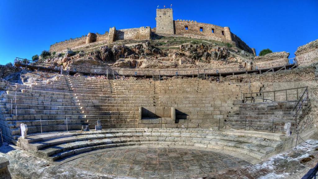 Castillo y teatro romano de Medellín, Extremadura.