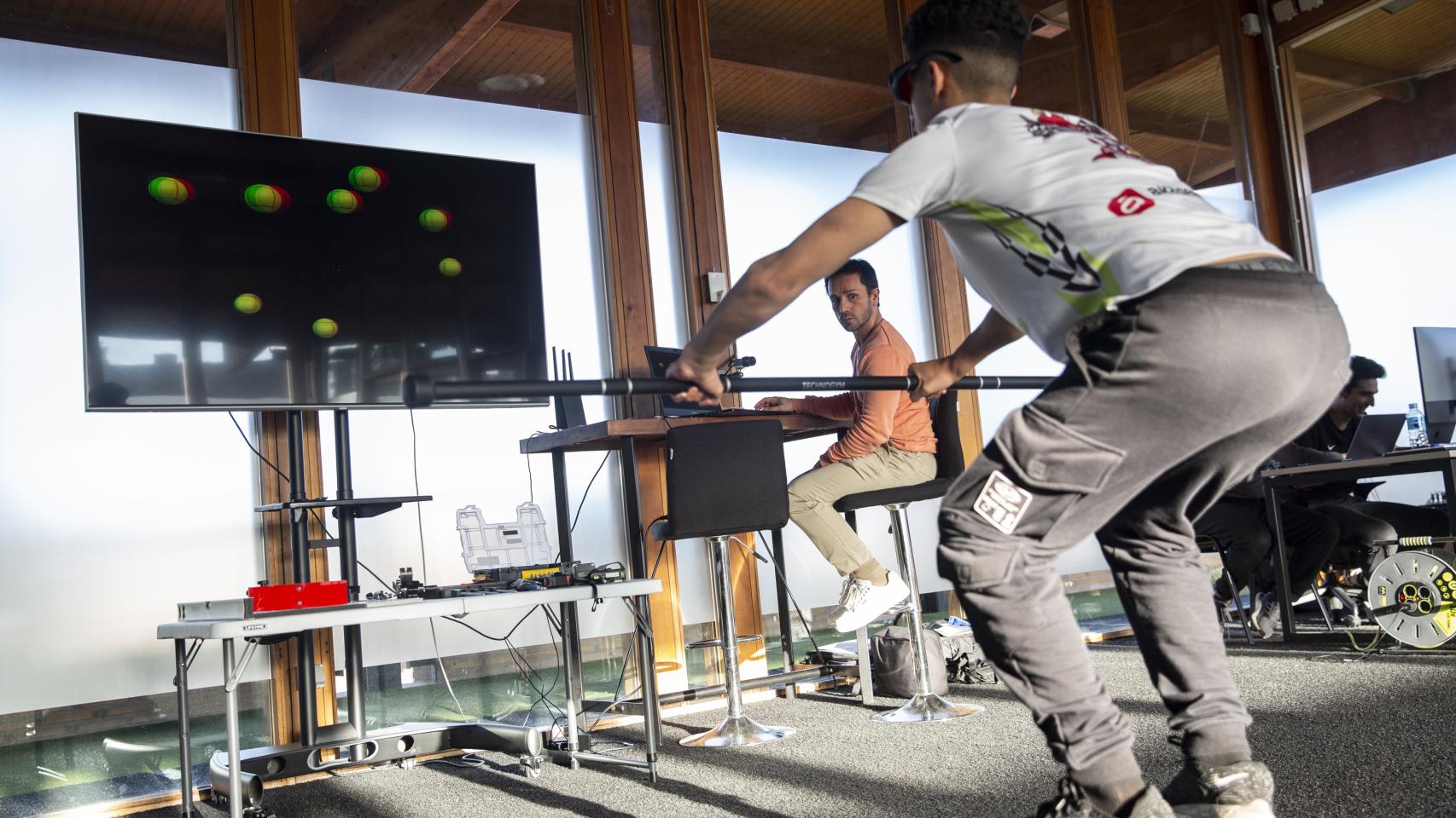 Alberto, con José Adán, durante una de las sesiones de alto rendimiento basado en el neurofeedback.