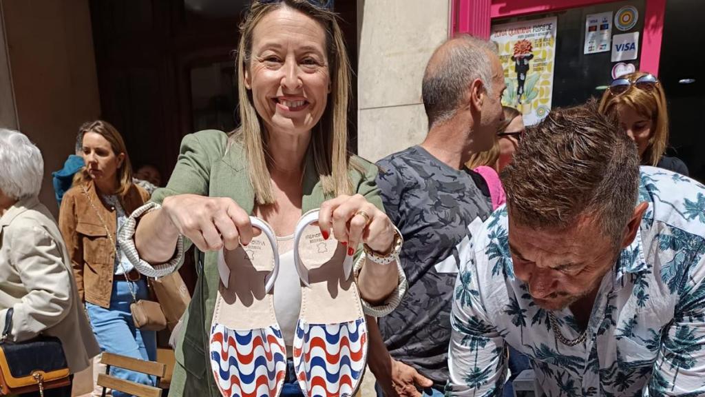 La concejala Lidia López, este sábado en la fiesta comercial de Quintana.