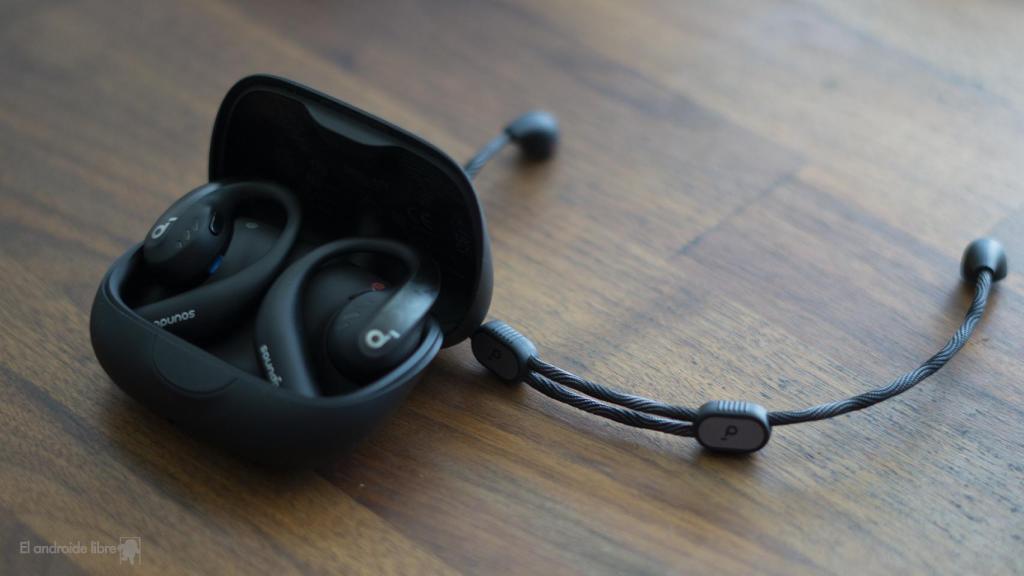 Anker Soundcore Aerofit con la correa ajustable