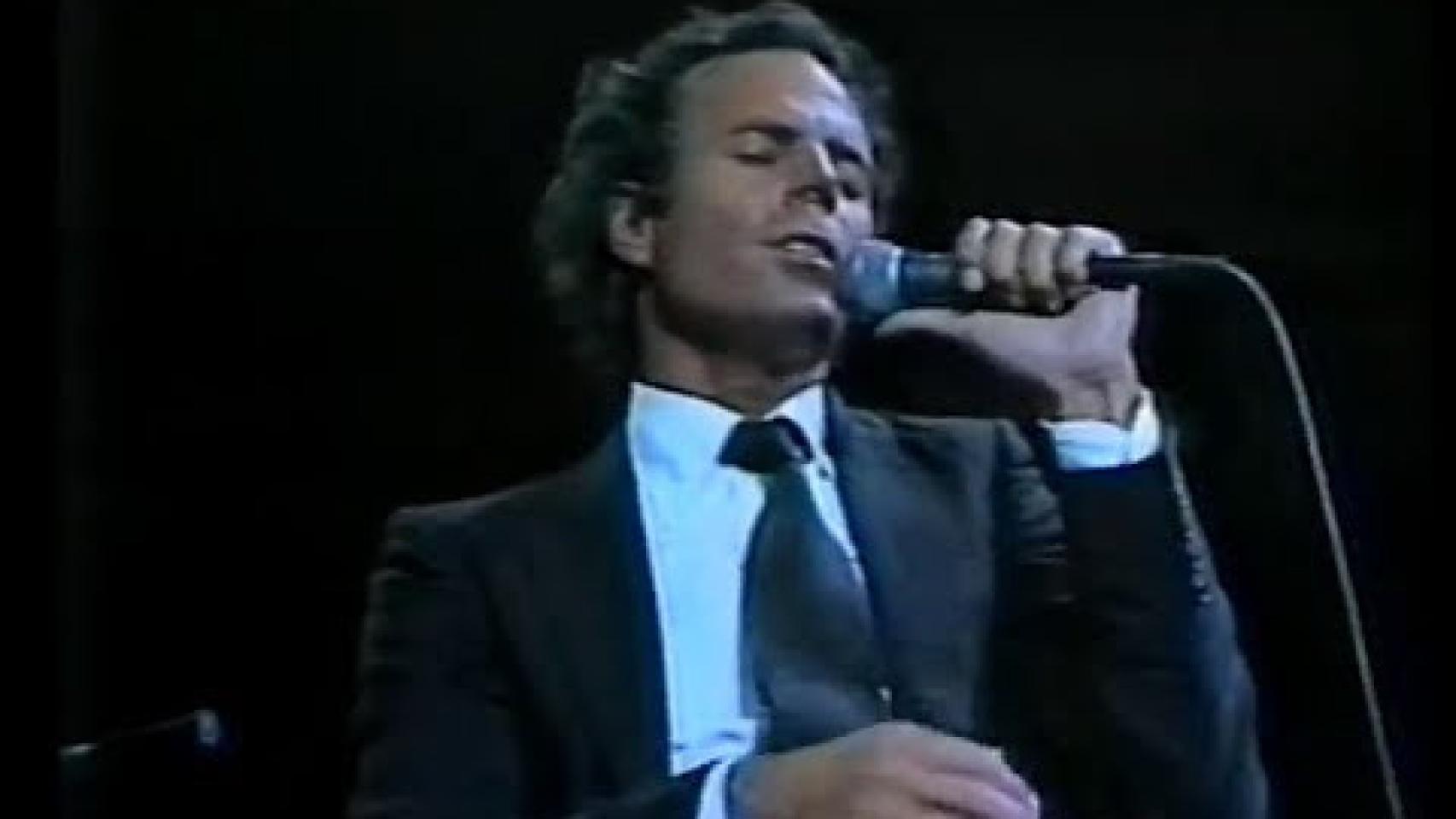 Julio Iglesias, durante un concierto
