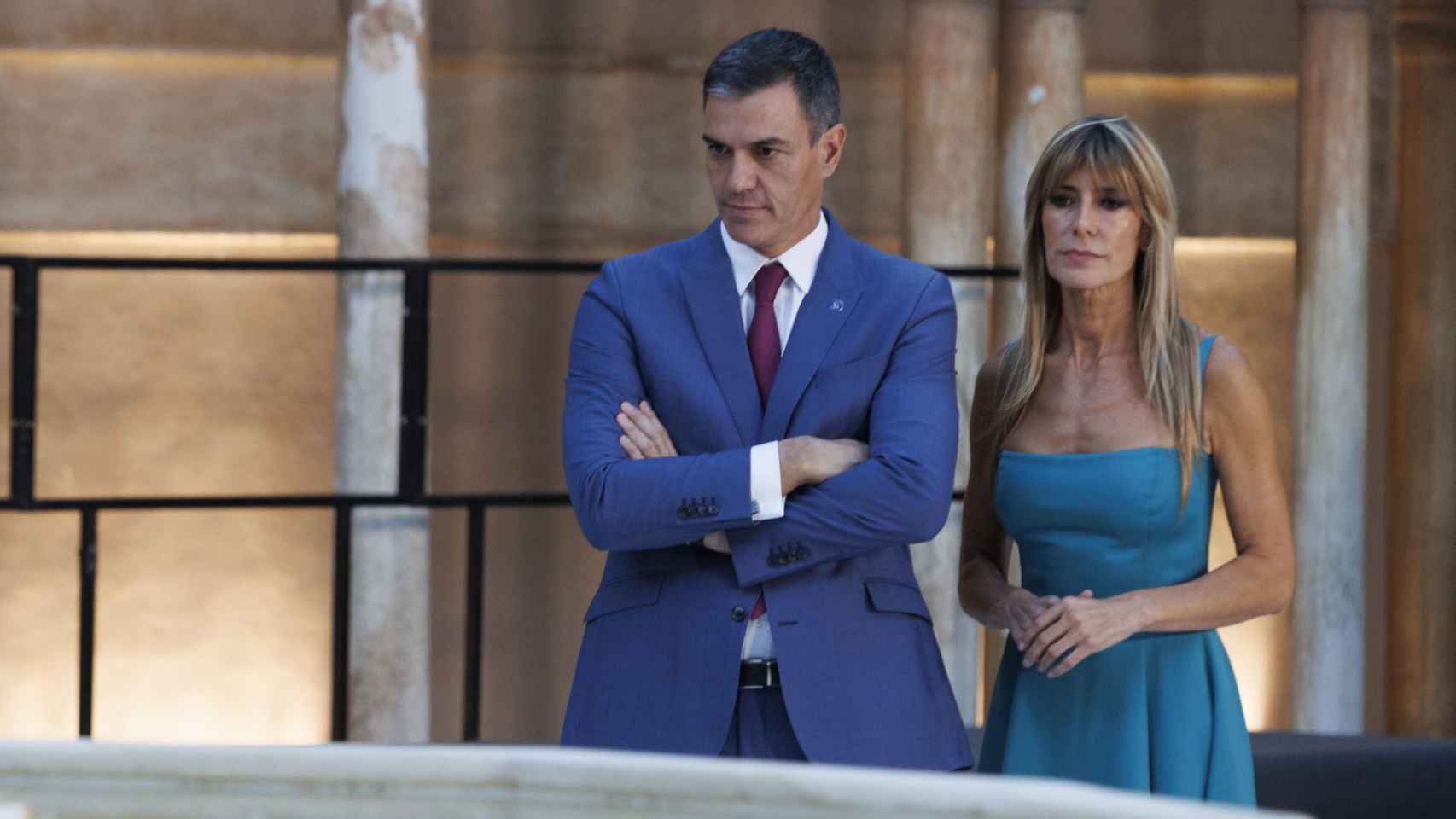 El presidente Pedro Sánchez junto a Begoña Gómez, en octubre de 2023, durante la visita a la Alhambra (Granada) realizada junto a los líderes invitados a la III Cumbre de la Comunidad Política Europea (CPE).