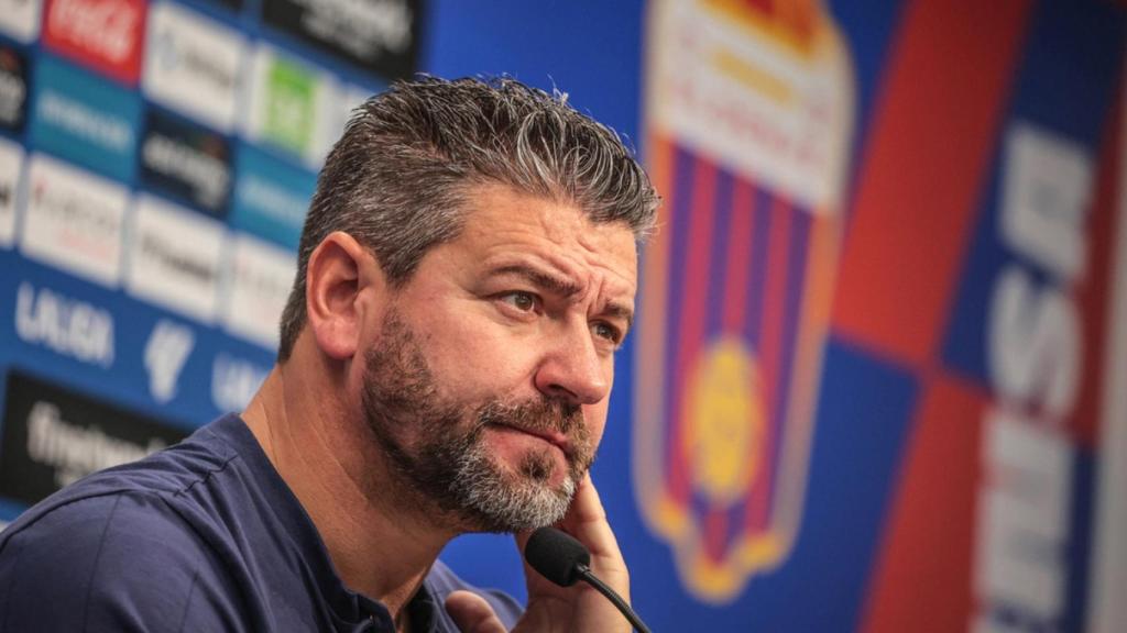 El entrenador Fernando Estévez en una rueda de prensa anterior.