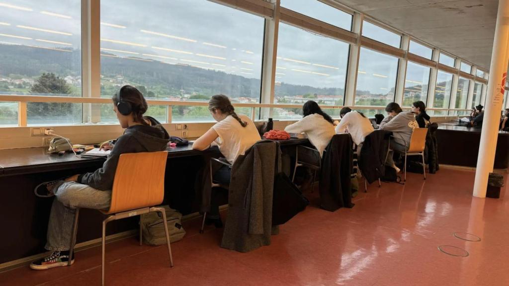 Cuenta atrás para el fin de curso universitario en Santiago: así lo viven los estudiantes