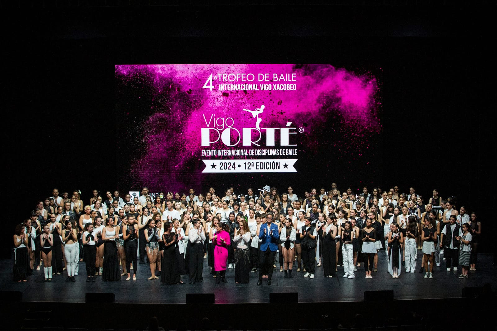 Uno de los espectáculos fue un opening en el que participaron todas las escuelas.