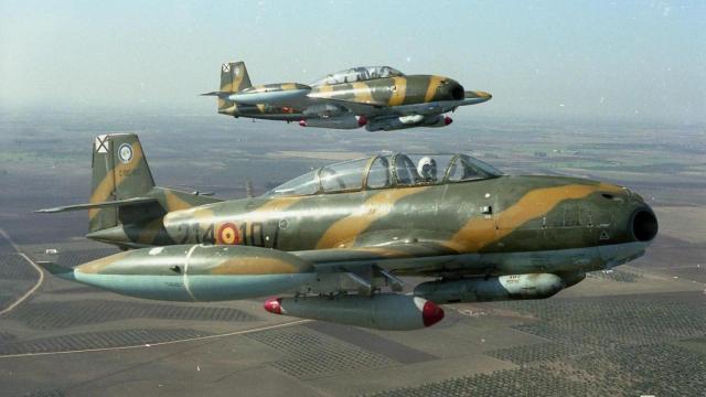 Dos cazas HA-220 Super Saeta idénticos al que participará en el Festival Aéreo de San Javier.