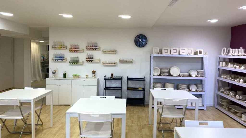 El local de Pinta tu Cerámica, en la calle María Berdiales. Fotografía: Treintayseis