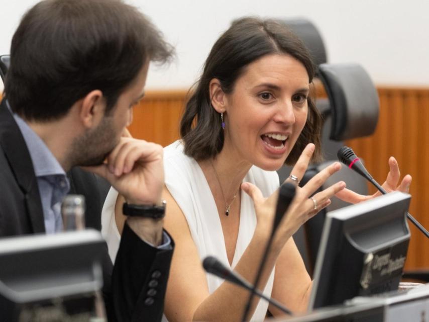 Irene Montero, candidata de Podemos a las elecciones europeas, informando sobre la situación del mercado laboral en el Congreso de los Diputados, este martes.
