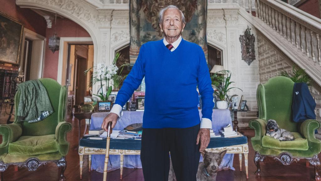 José Finat y de Bustos fue presidente de la diputación provincial de Toledo entre 1971 y 1977 y trabajó parte de su vida como químico para una farmacéutica alemana.