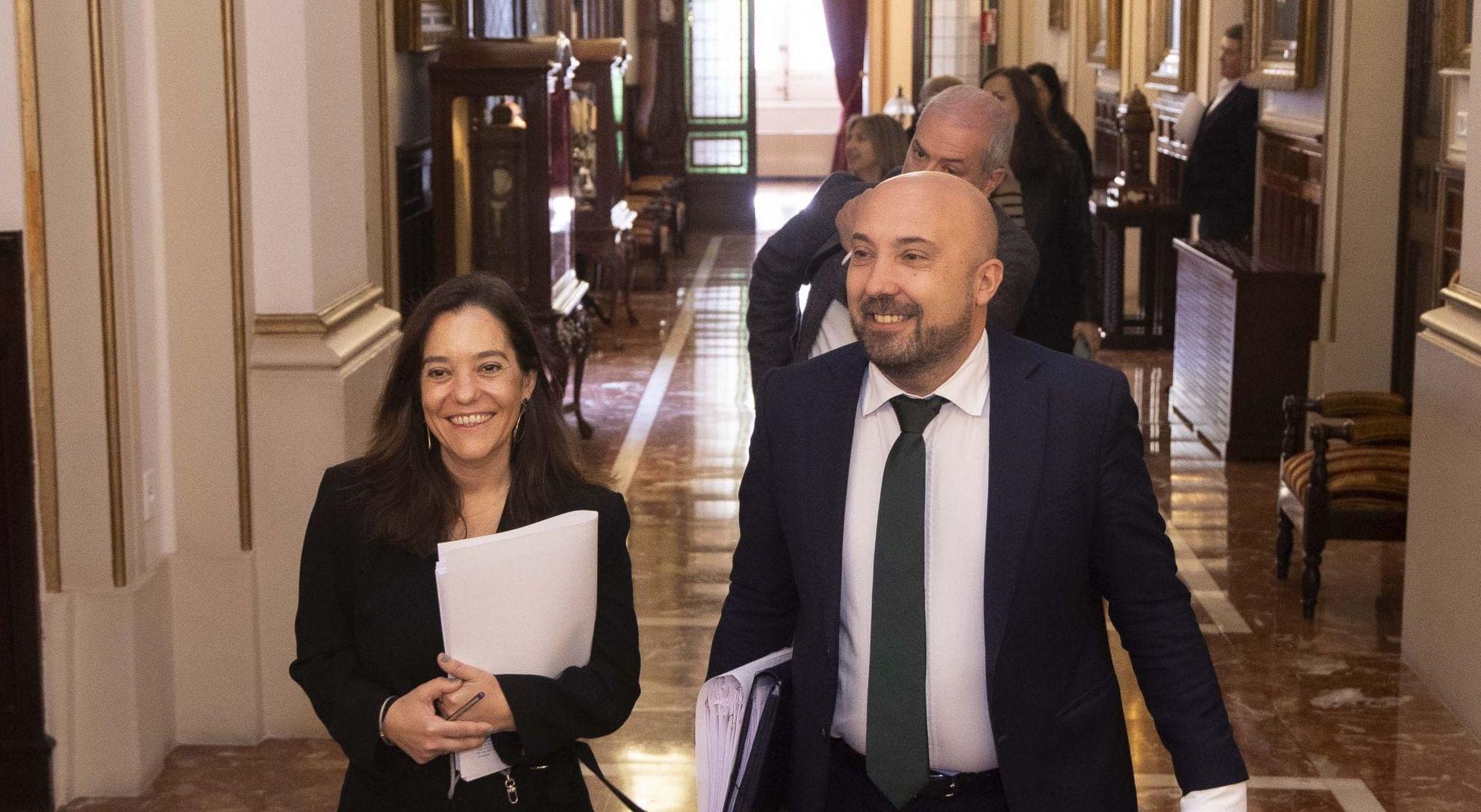 La alcaldesa Inés Rey junto al concejal José Manuel Lage este jueves (foto: Concello A Coruña)
