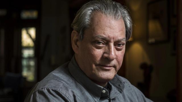 Paul Benjamin Auster, escritor, guionista y director de cine estadounidense, en un retrato.