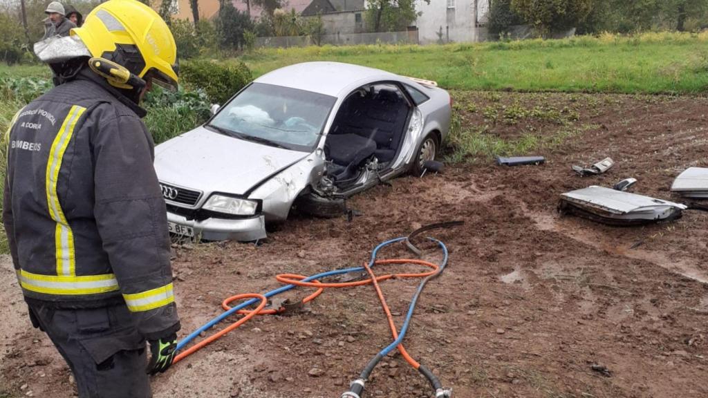 Excarcelado tras una salida de vía en Val do Dubra (A Coruña)