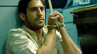 Miguel Ángel Silvestre en una escena de la miniserie 'Alakrana'.