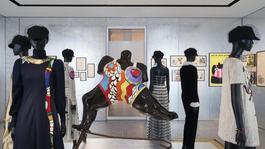 Vista de la exposición en la Galerie Dior.