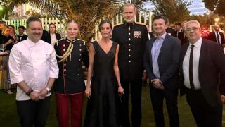Los Reyes y Leonor durante su cena en el restaurante Aura.