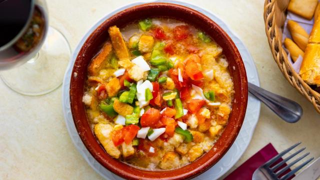 Cojondongo de gañán, la ensalada típica extremeña que se come desde la época árabe