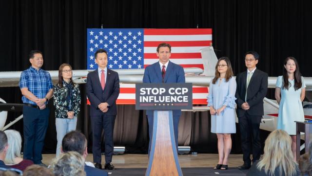 El gobernador de Florida, Ron DeSantis, durante el anuncio de la ley en mayo de 2023.