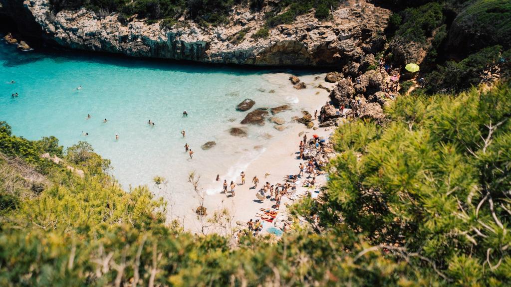 Vista desde el acantilado de Caló des Moro, en Mallorca.
