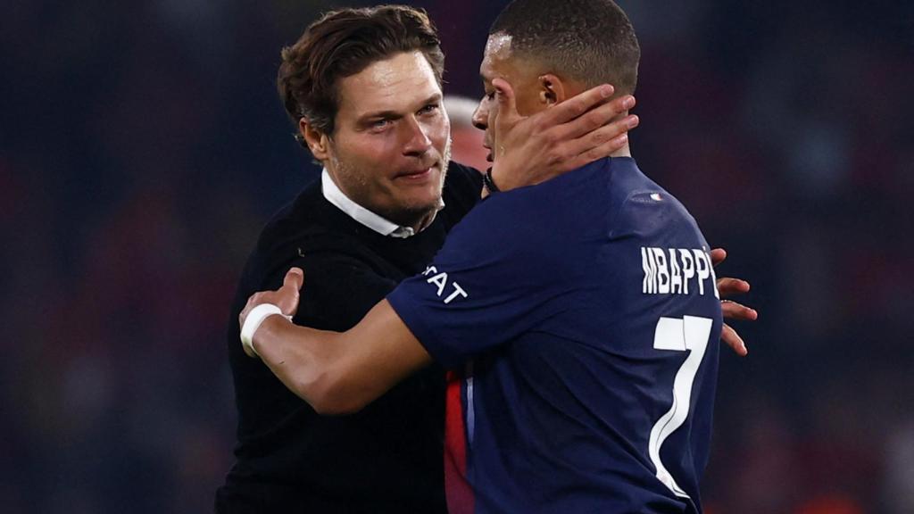 Terzic consuela a Mbappé.