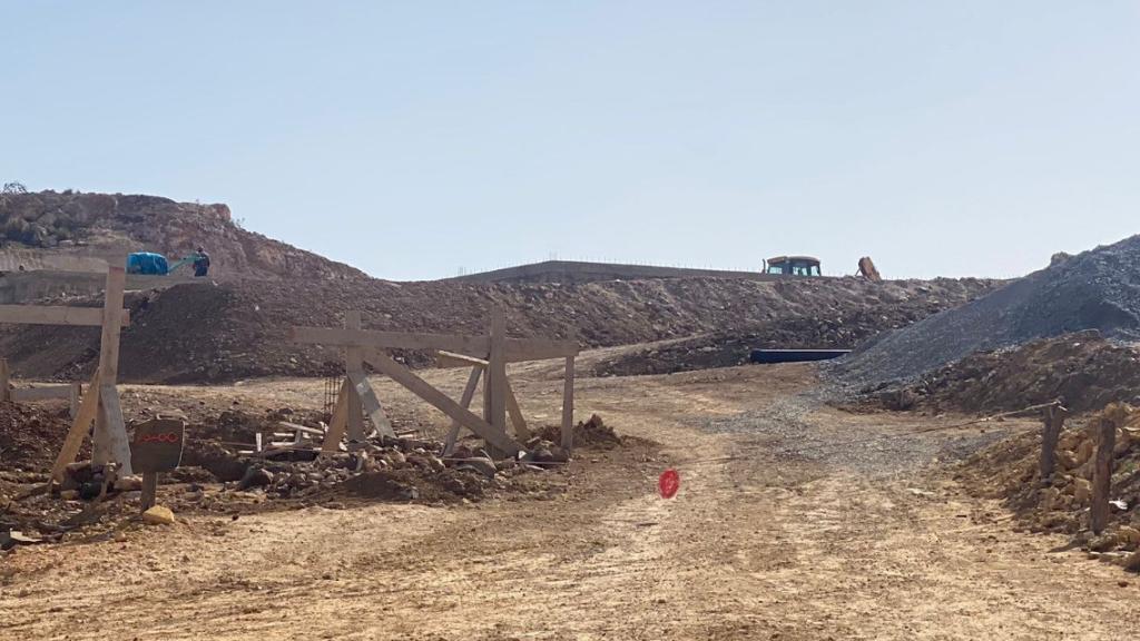 Movimiento de tierras en el monte Gurugú, donde Marruecos levantará un cuartel.