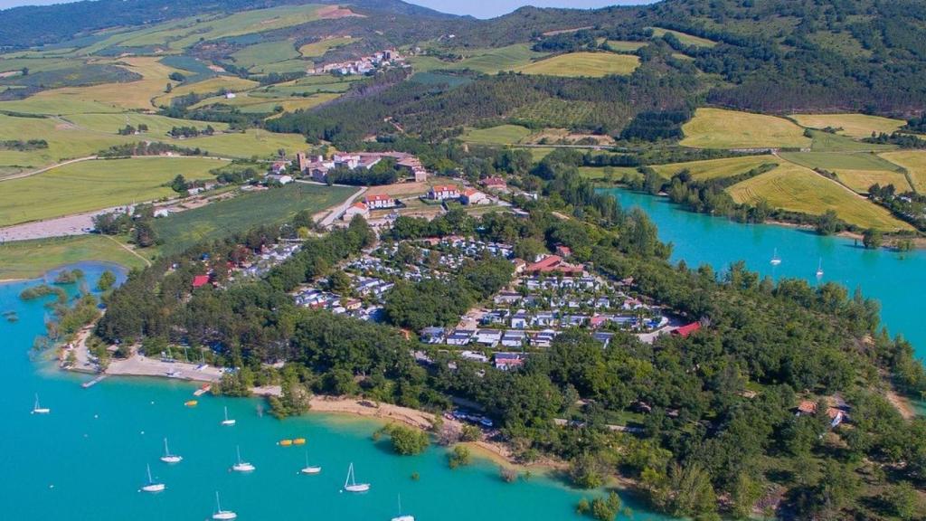 Bahía de Lerate, embalse de Alloz.