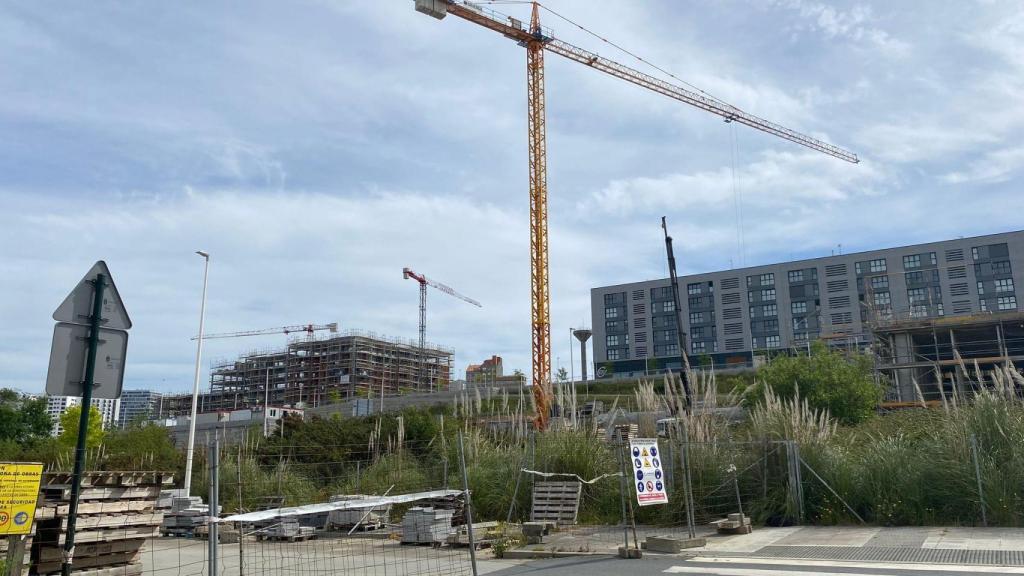 Edificio en construcción en Xuxán.