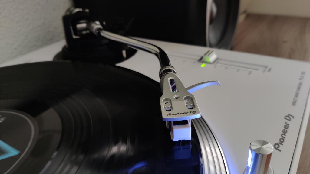 El tocadiscos Pioneer PLX-500 incluye el cartucho con la aguja