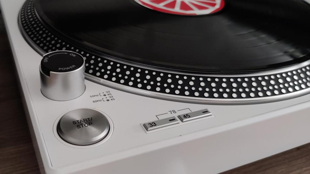 Los controles del Pioneer PLX-500 son sencillos e intuitivos