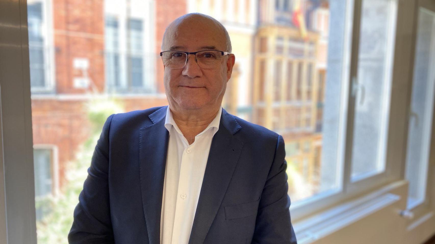 El presidente del Consejo Regional de Colegios de Enfermería de Castilla y León, Enrique Ruiz Forner