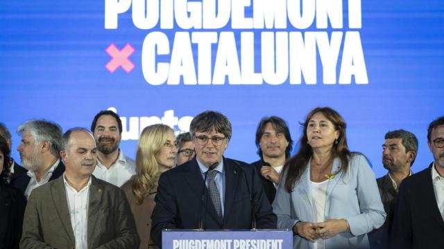 El líder de Junts, Carles Puigdemont, este domingo en la rueda de prensa ofrecida en el sur de Francia tras el escrutinio.