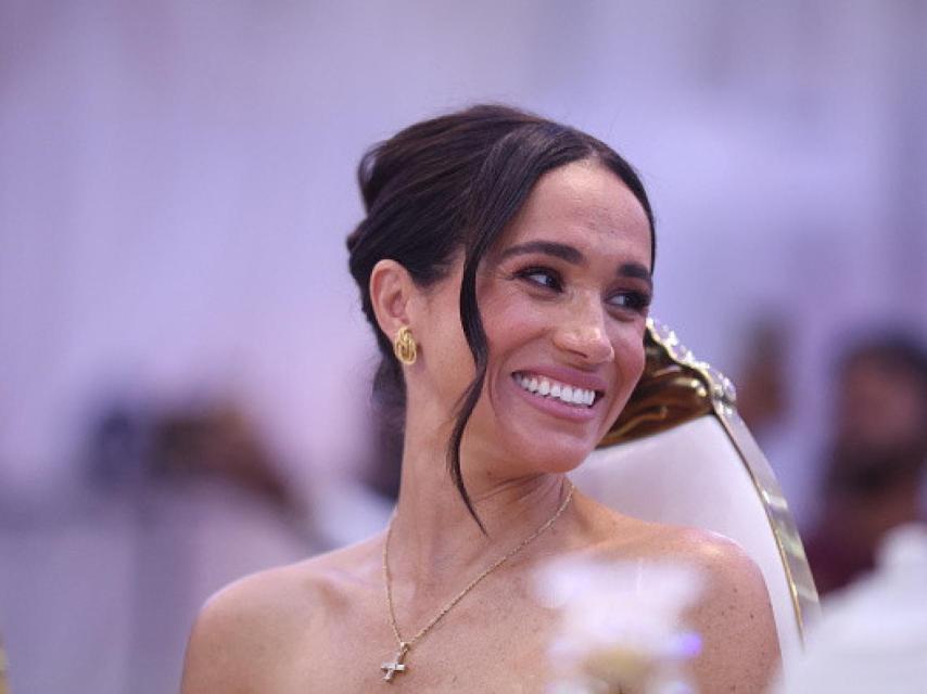 Meghan Markle, con un colgante que perteneció a su suegra.