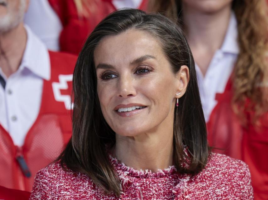 Letizia ha repetido unos pendientes de Gold&Roses.