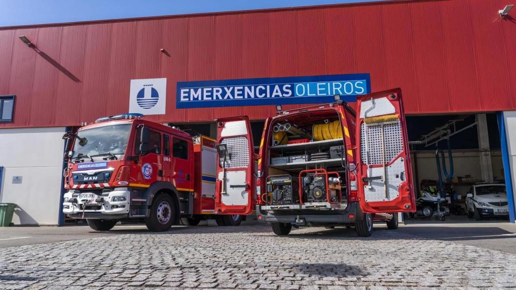 Un camión con autoescalera