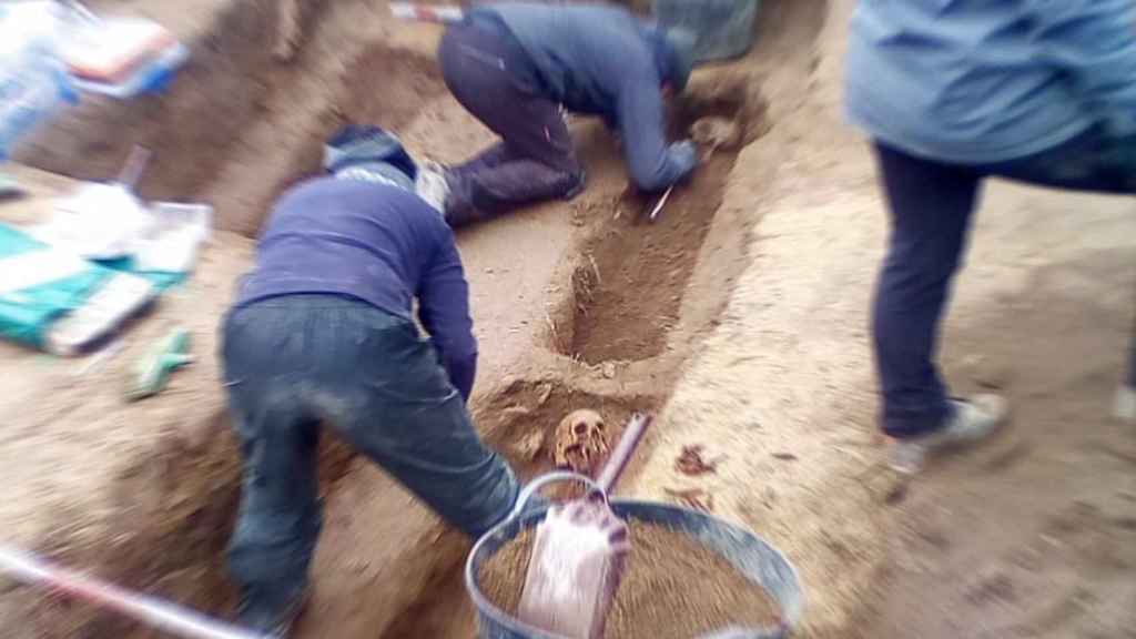 Trabajos de recuperación de la memoria histórica en la fosa de San Breixo en Celanova (Ourense).