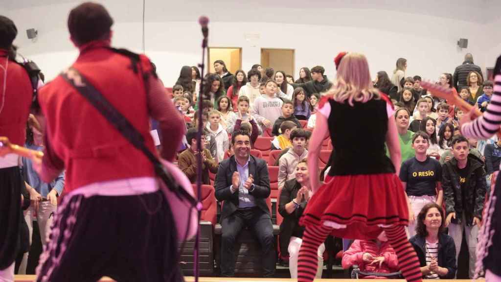 El presidente de la Diputación de Pontevedra, Luis López, Pontevedra entrega los 21 primeros premios del certamen estudiantil ‘E ti, que pensas da igualdade’.