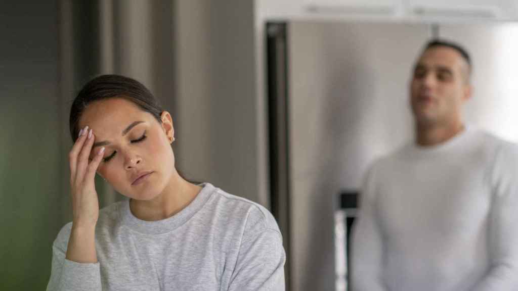 Pareja en plena discusión.