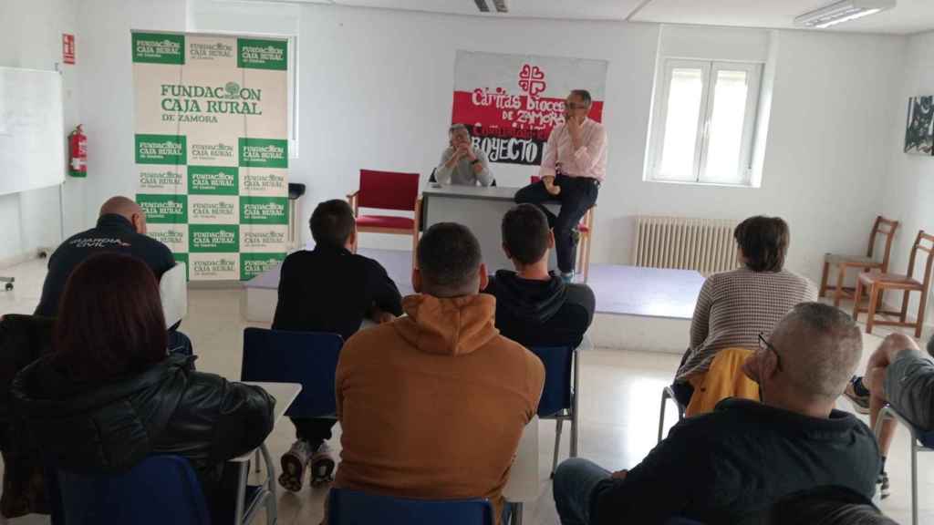 Momento de la charla de Justo San Gregorio