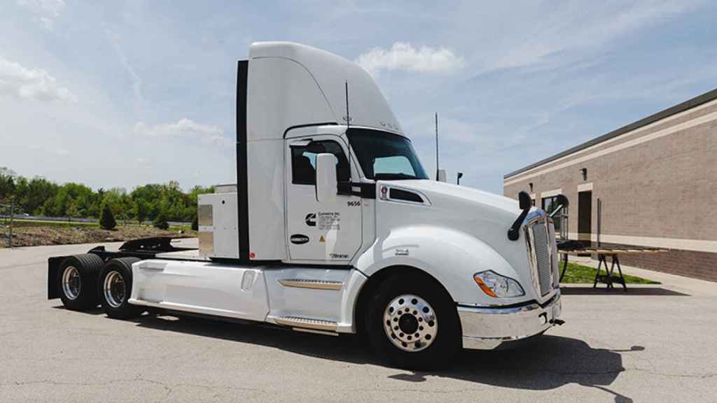 Camión Cummins para las pruebas de carga eléctrica en carretera