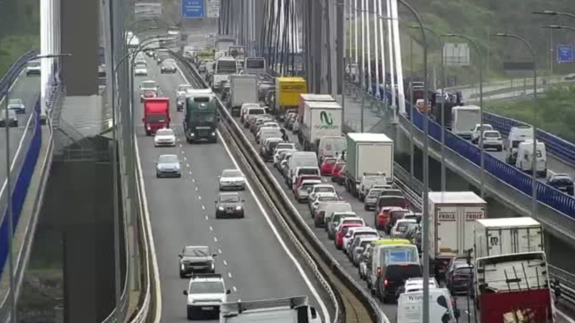 Imágenes de las retenciones captadas por las cámaras de tráfico.