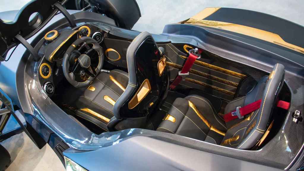 Diseño interior de un coche Tramontana.